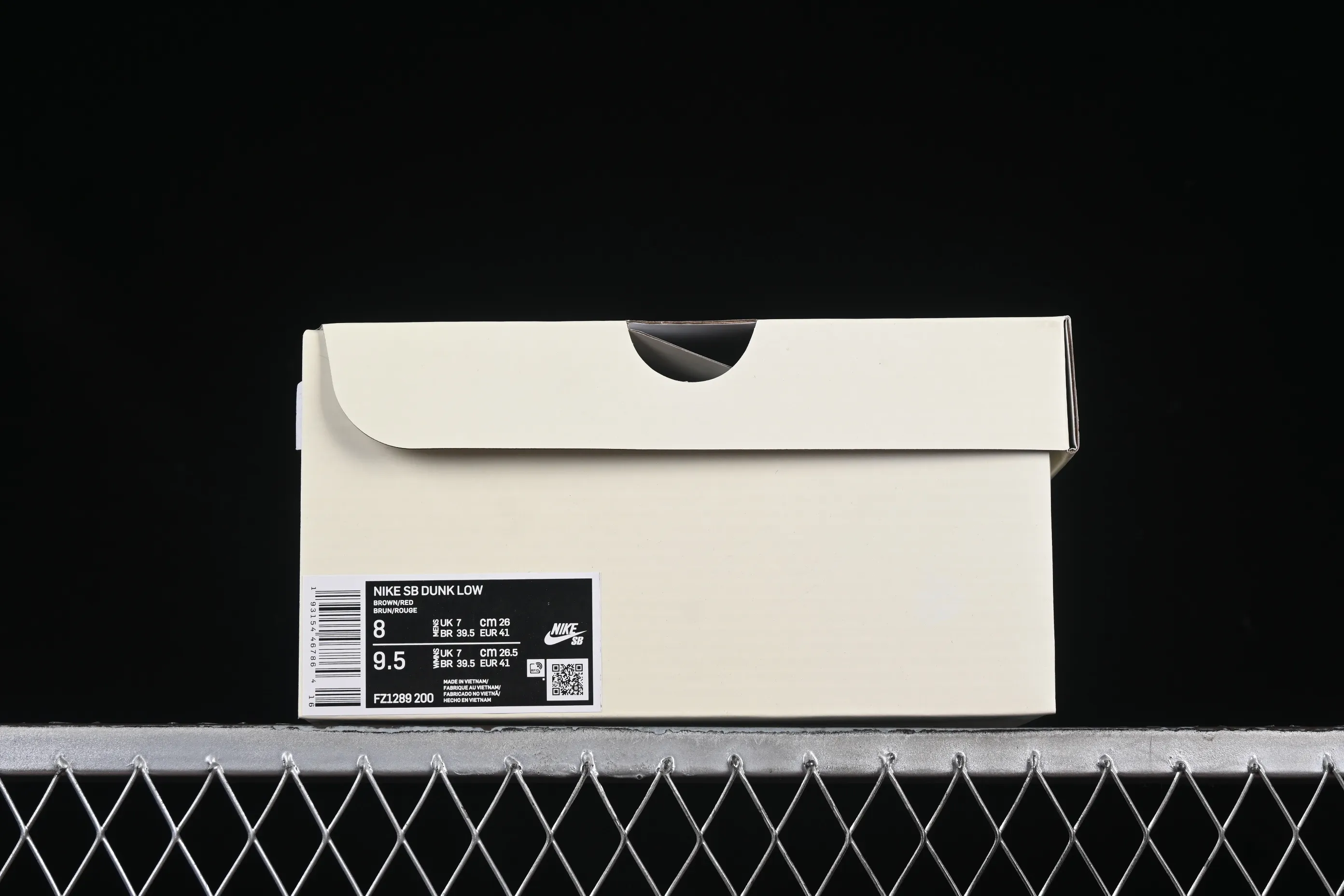 All categories Nk SB Dunk Series Nk SB Dunk Low low-top sneakers K version Riot Skateshop x Nk SB Dunk Low joint model Bordeaux red low-top casual sneakers FZ1289-200